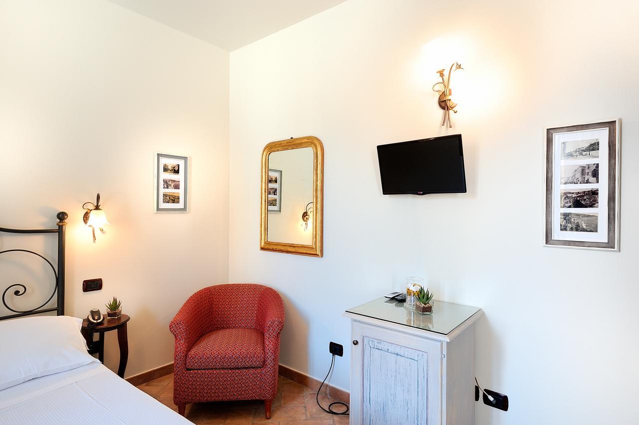 Albergo Giuan Taggia Exterior foto